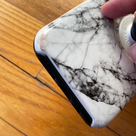 SOLD 🏷 Otterbox w/Popsocket for iPhone 11 Pro Max - Picture 7 of 7